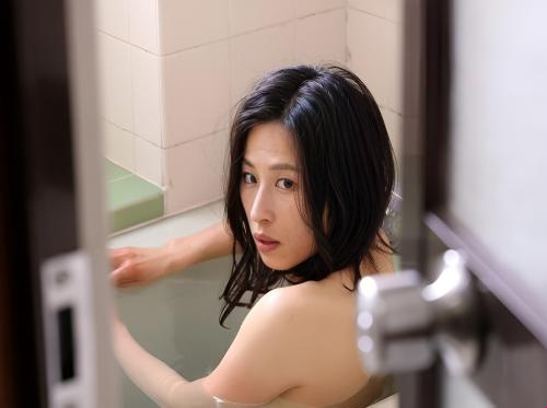 Istri yang penuh nafsu dan mantan suami yang penuh kebencian
